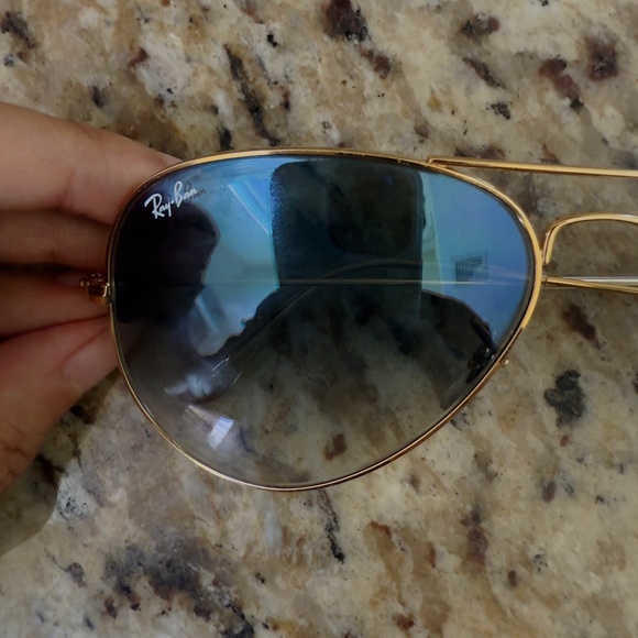 Ray Ban  Aviator Classic Large Metal Sunglasses *Barely Worn - Picture 7 of 9